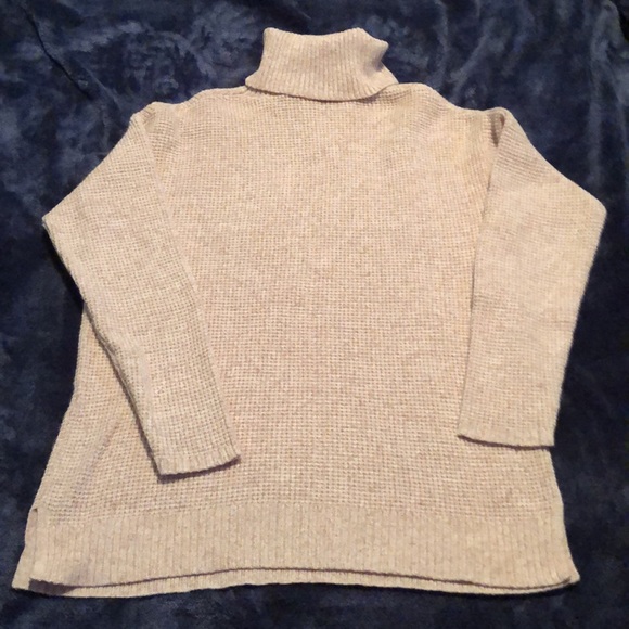 Gorgeous Olsen Sweater - Picture 4 of 4